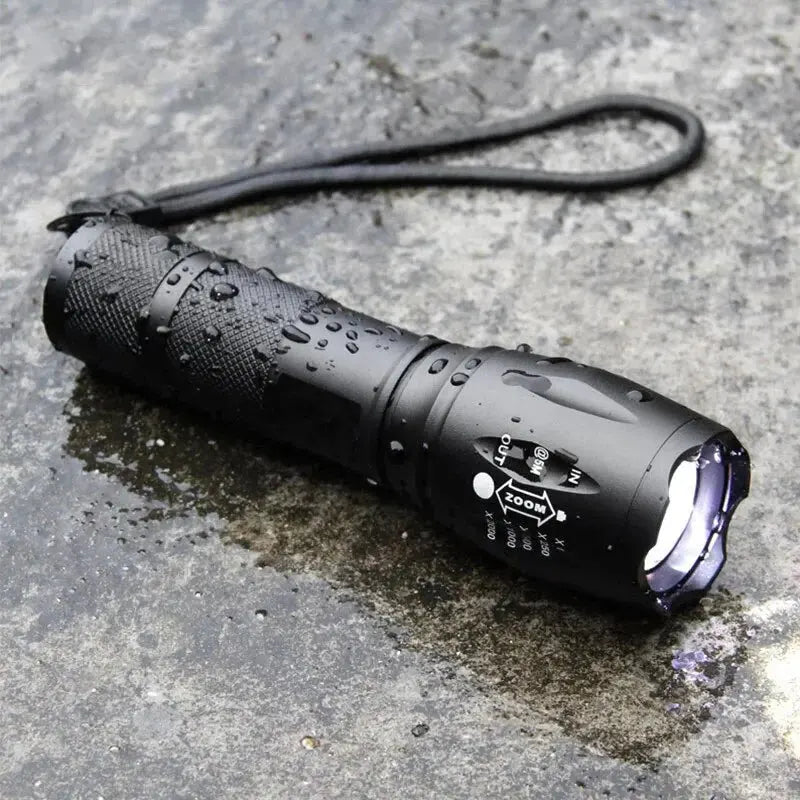 LumiFlash Mini Torche LED Portable – Éclairez votre chemin avec une puissance rechargeable